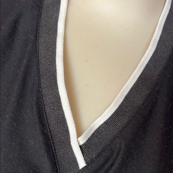 Liz Golf by Liz Claiborne Black V-Neck windbreaker Pullover Top - Picture 5 of 16
